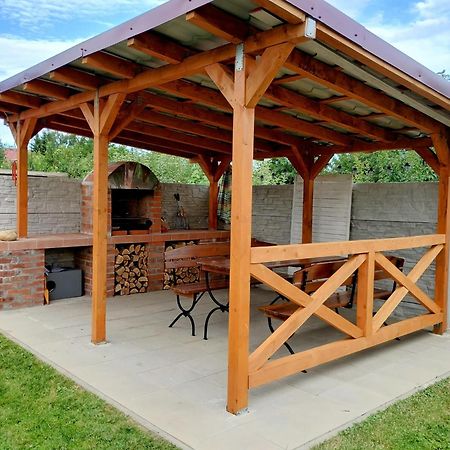 Zlatno 66 Bed & Breakfast Zlate Moravce Exterior photo